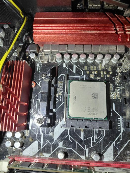 Бюджетен компютър / Части за компютър (AMD FX-4300, MSI 970 AM3+, 8GB RAM, 650W БП + Кутия)