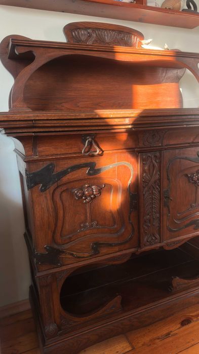 Уникален антикварен бюфет "Сецесион" с масивен метален обков и дърворезба