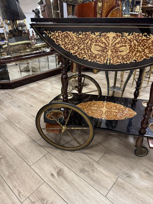 Gheridon pliabil cu intarsii si elemente alama