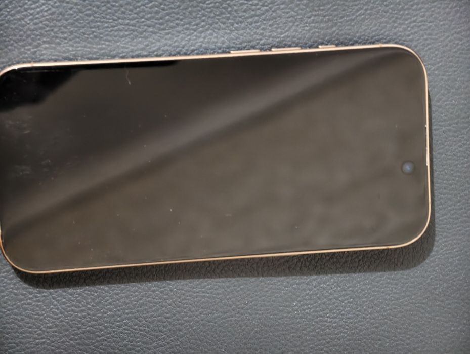 Aeфон 16 Про в идеальном состоянии.