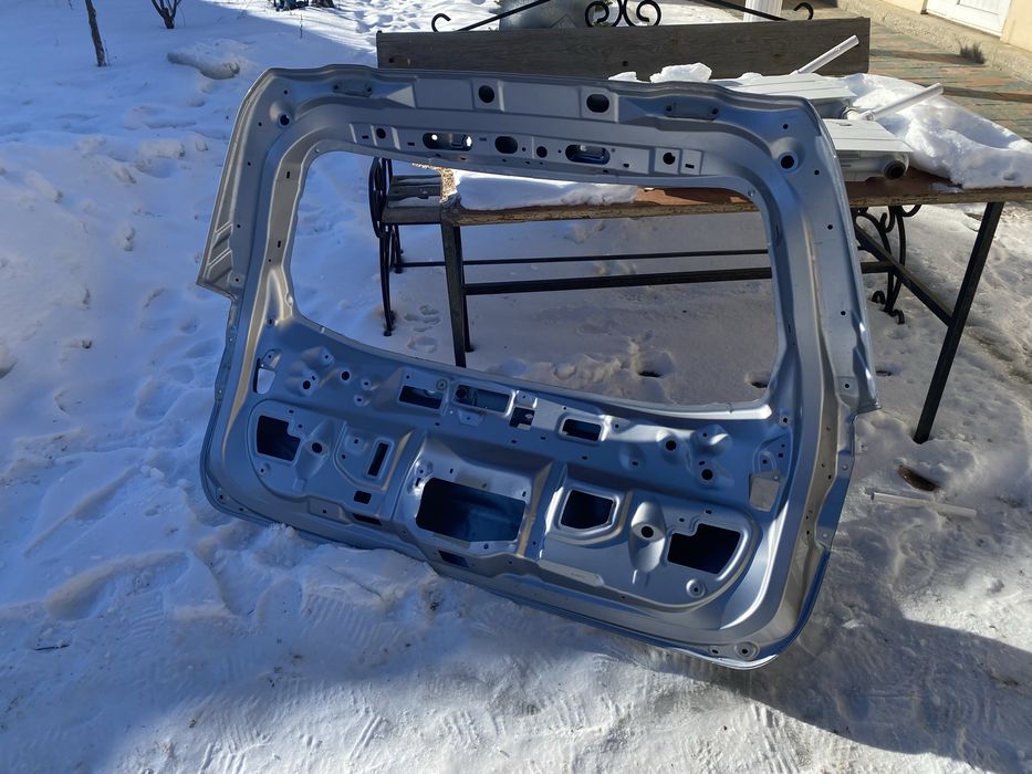 Крышка багажника субару