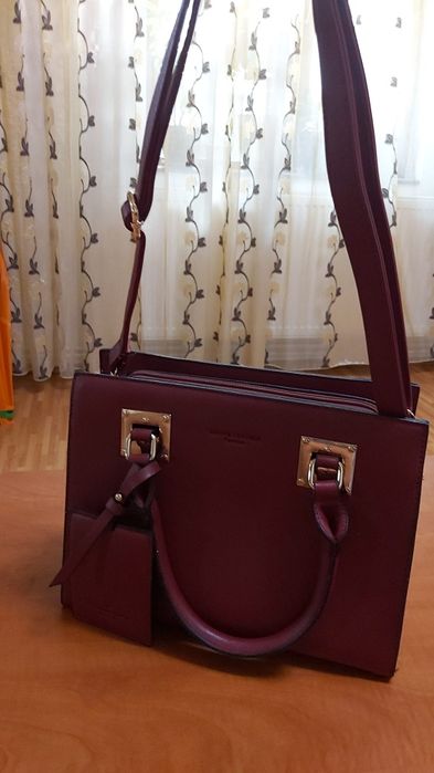 Genți și încălțări de vanzare