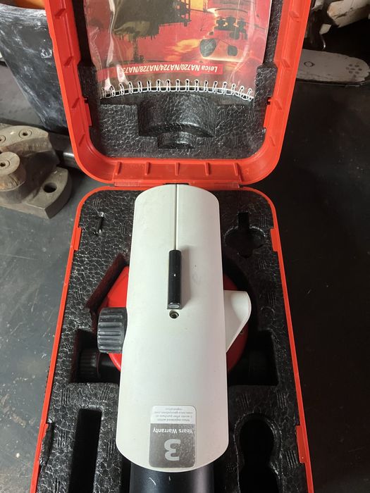 теодолит Leica NA728
