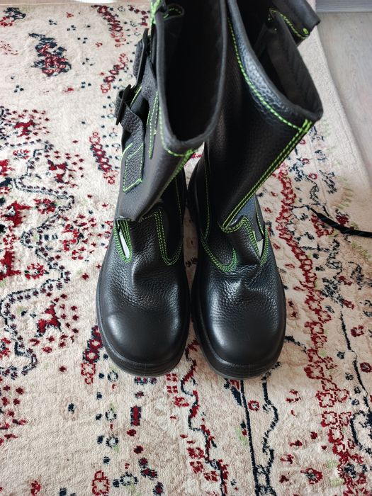 Продам сапоги  рабочие  размер 42