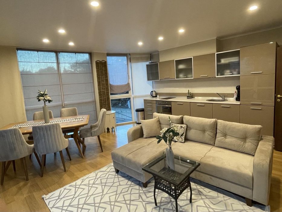 Дава се под наем Двустаен апартамент в Варна, м-т Траката - 80 кв.м за 650 € - Снимка #1