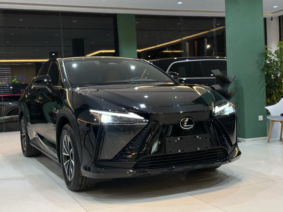 Lexus RZ 450e direkt 4 full