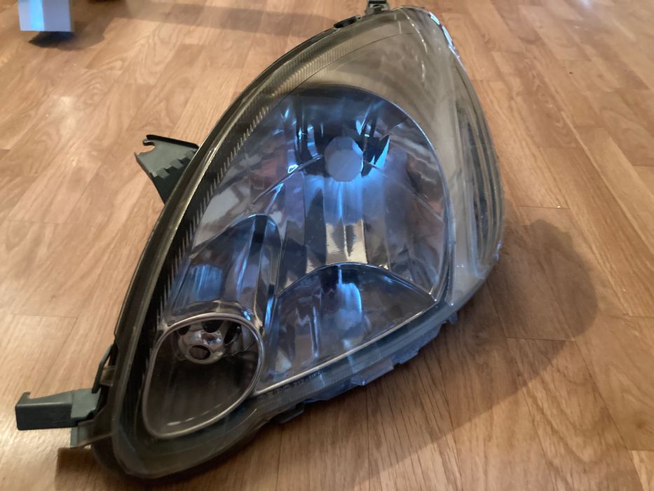 Фар за Тойта Ярис феислифт 2004