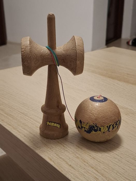 Kendama fac tarde sau o vând
