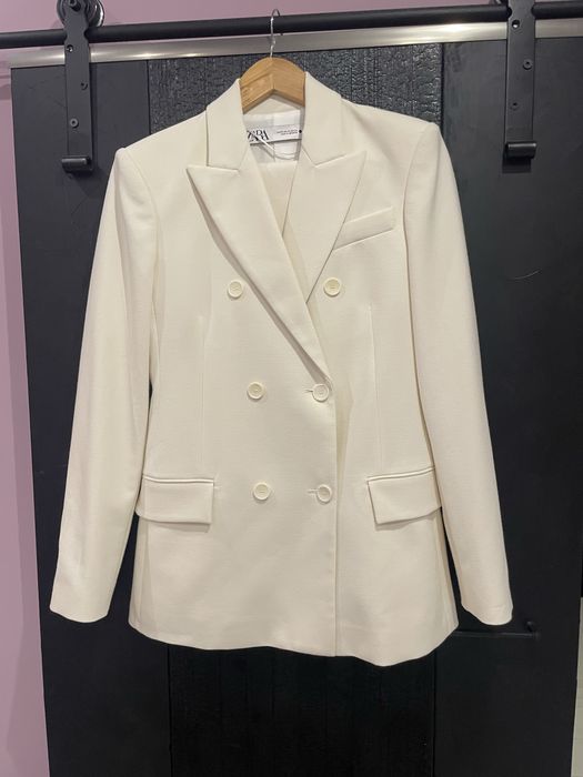 Страхотен костюм ZARA