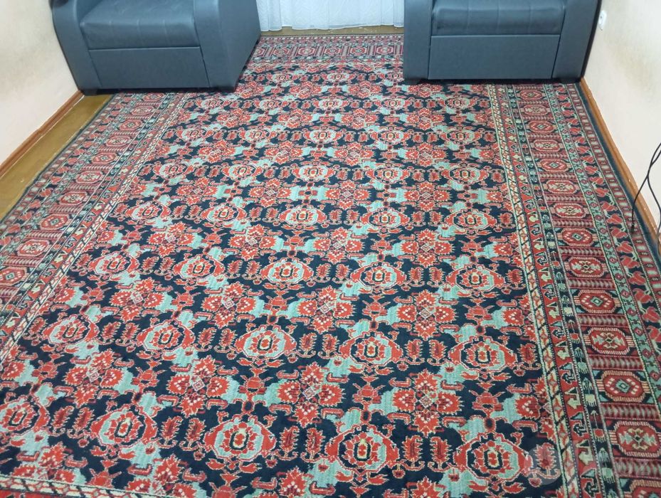 Gilam sotiladi 3x4