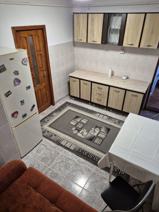 Închiriez apartament 2 camere decomandat termen lung