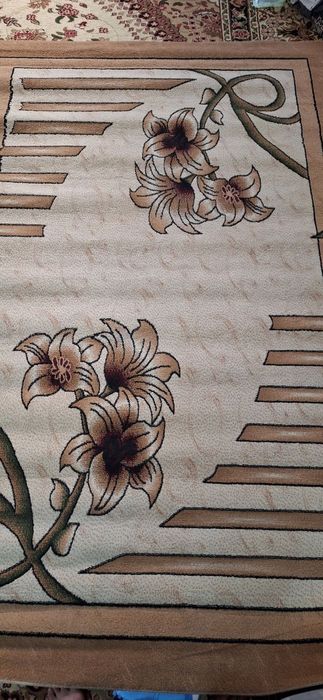 Ковры 1)  1.7×2.7; 2)2×3