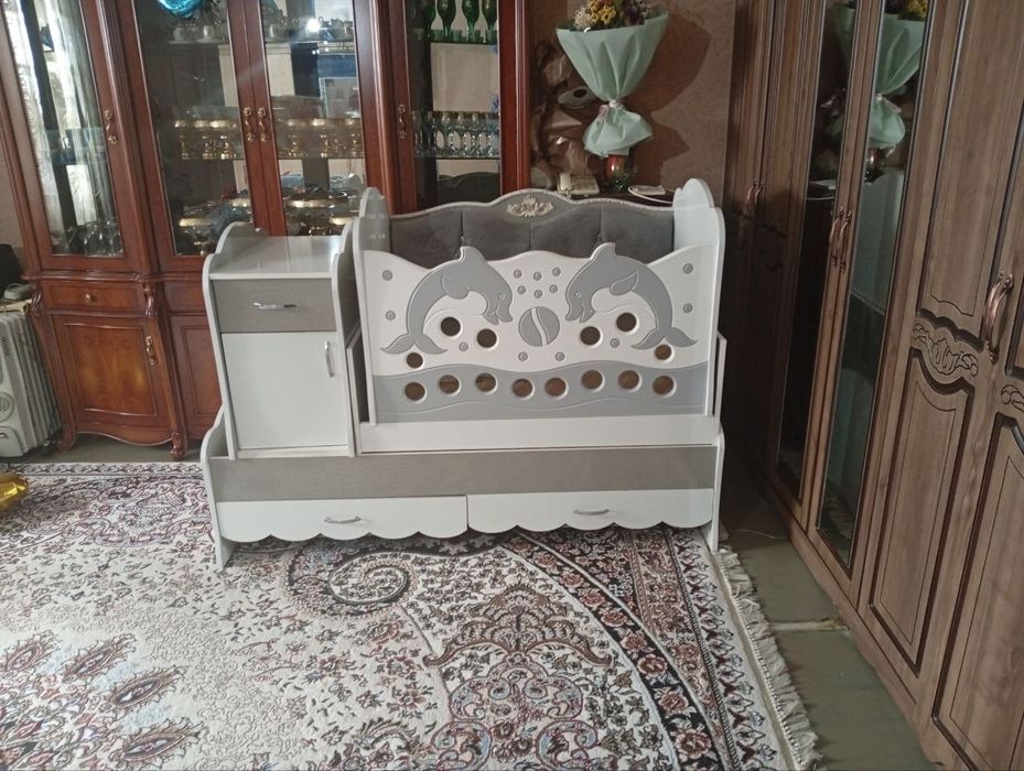 Детский кровать с тумбочкой