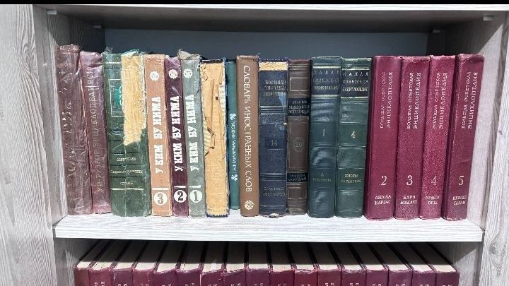 Старые советские книги.