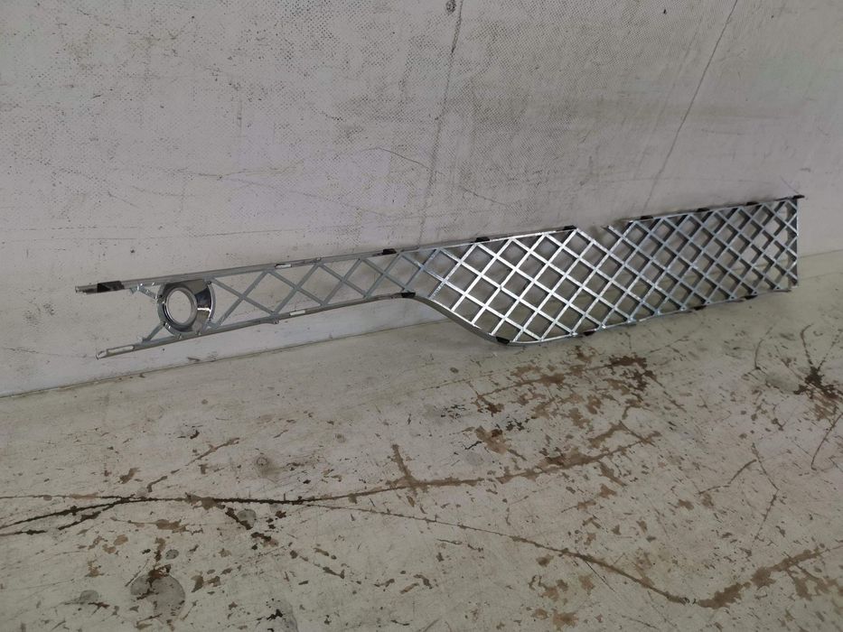 Бентли Бентайга / Bentley Bentayga 1 [Долна дясна предна решетка. Ориг