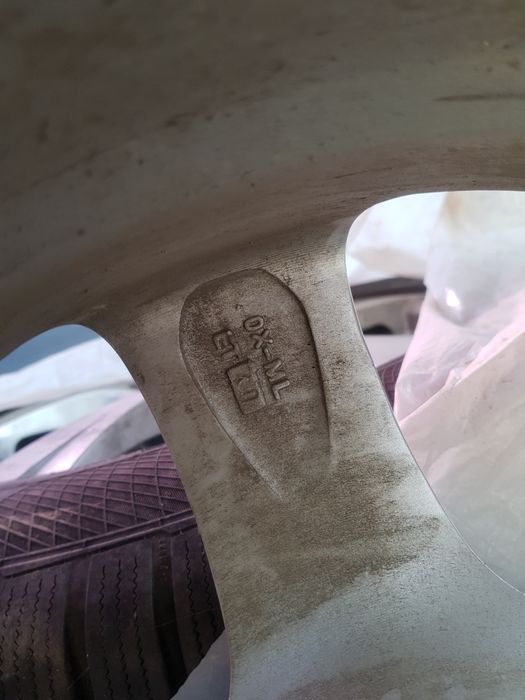 Продавам джанти със зимни гуми 225/65/17 Continental за Тойота Рав 4