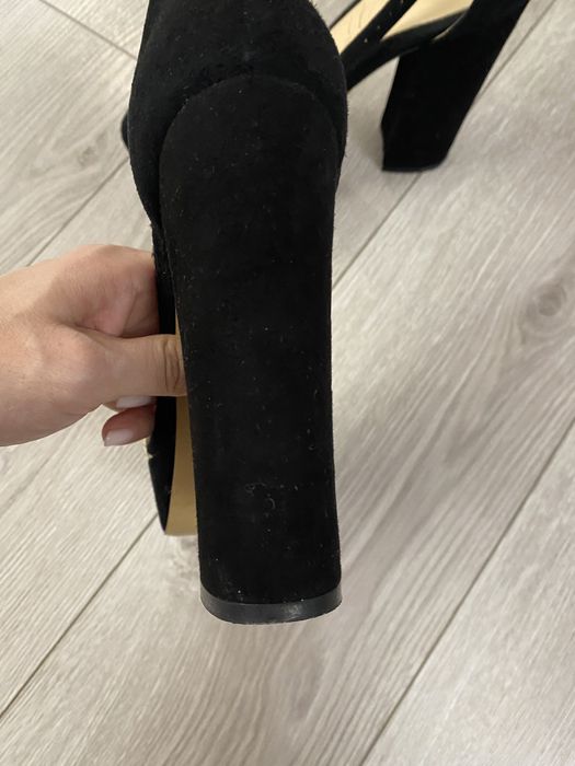 Продам босоножки замша черные