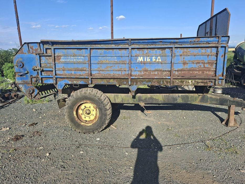 Mig de împrăștiat gunoi