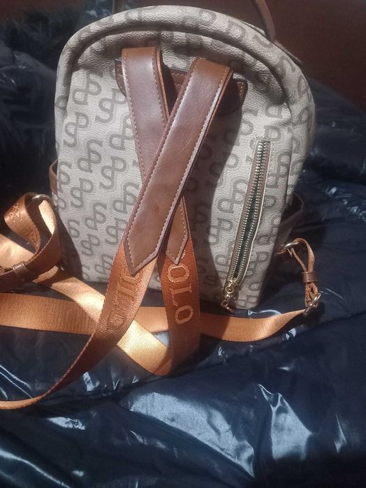 Дамска кожена раница