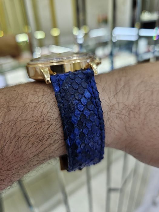 Золотые патек Филип с очень красивым и необычным дизайном