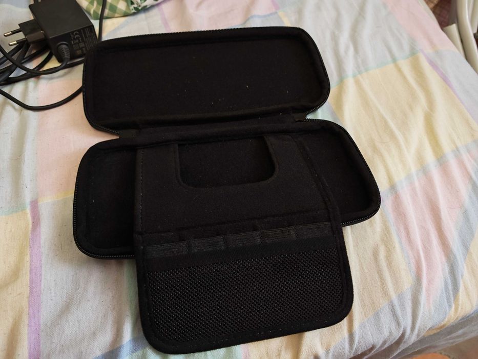 Конзола Nintendo Switch + игри