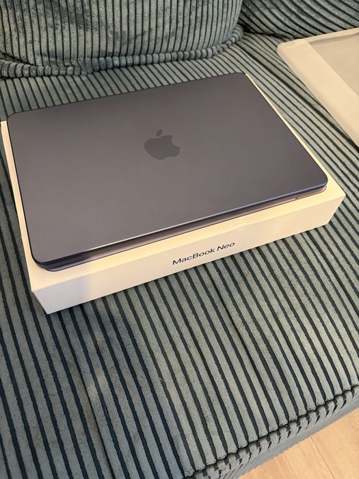 Macbook Neo Indigo 512gb 29 cicluri de incarcare