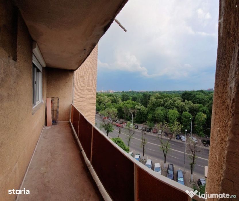 Tineretului Bulevard vis a vis si vedere la parc, ap 2 cam decomandate