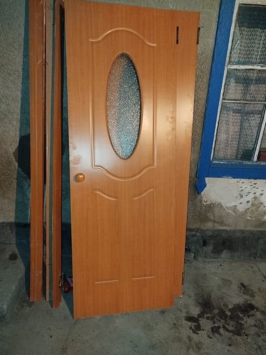 Продам деревянный дверь