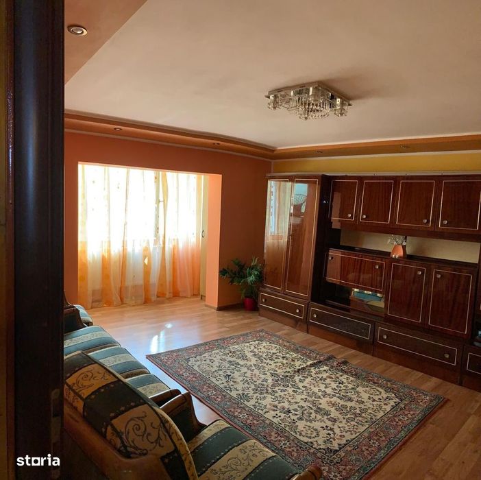 Apartament de vanzare, cu 3 camere, mobilat si utilat, in zona Dambovi