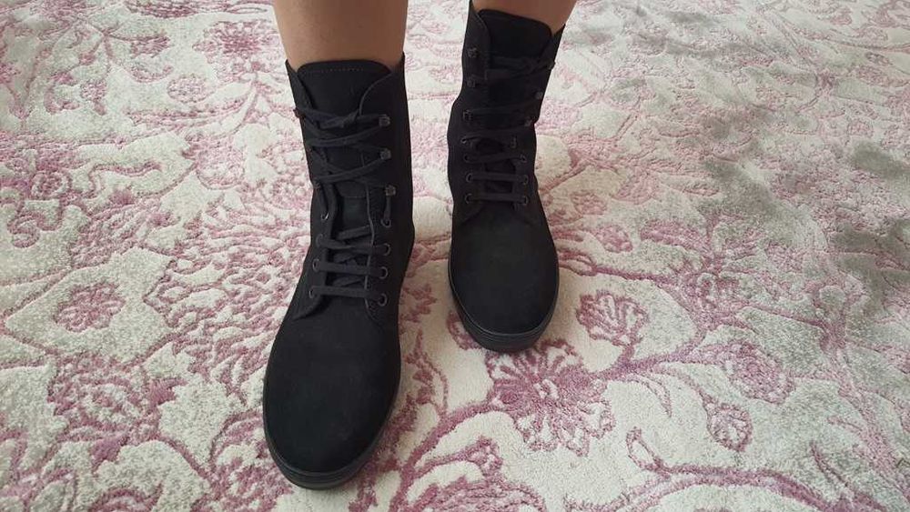 Ghete trendy full piele de la TOD'S marimea 40-40,5 , zero km