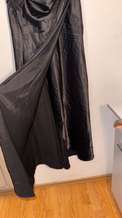 Rochie neagră din satin, de seară/nunta/evenimente,cu decolteu+dantela