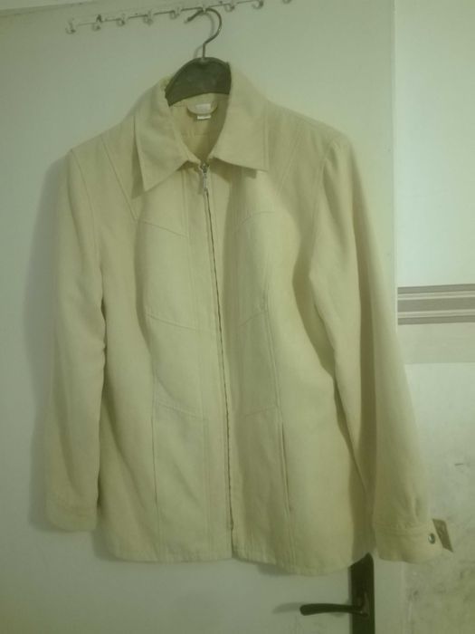 Продавам връхни дрехи