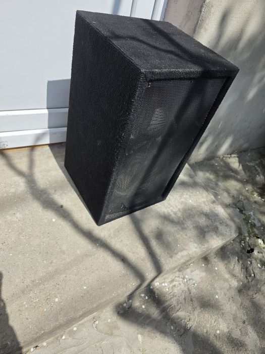 Se vând boxe  bune active