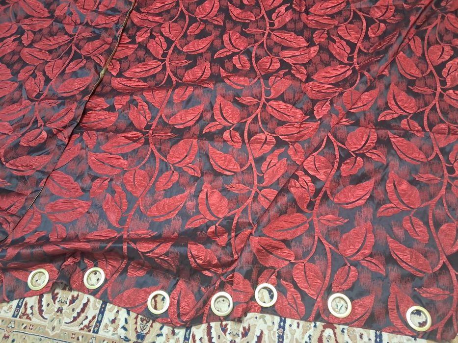 Шторы две штуки продам.