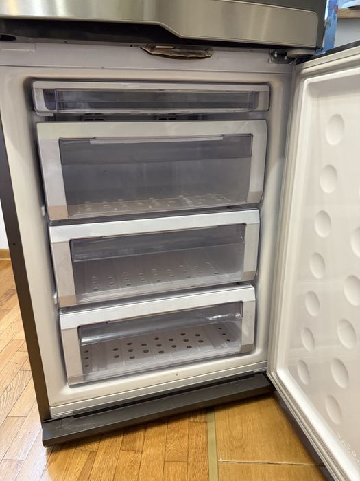 Холодильник Samsung