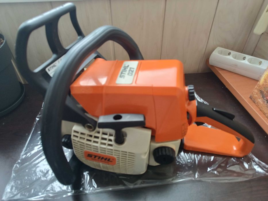 Бензинова резачка Щил 021