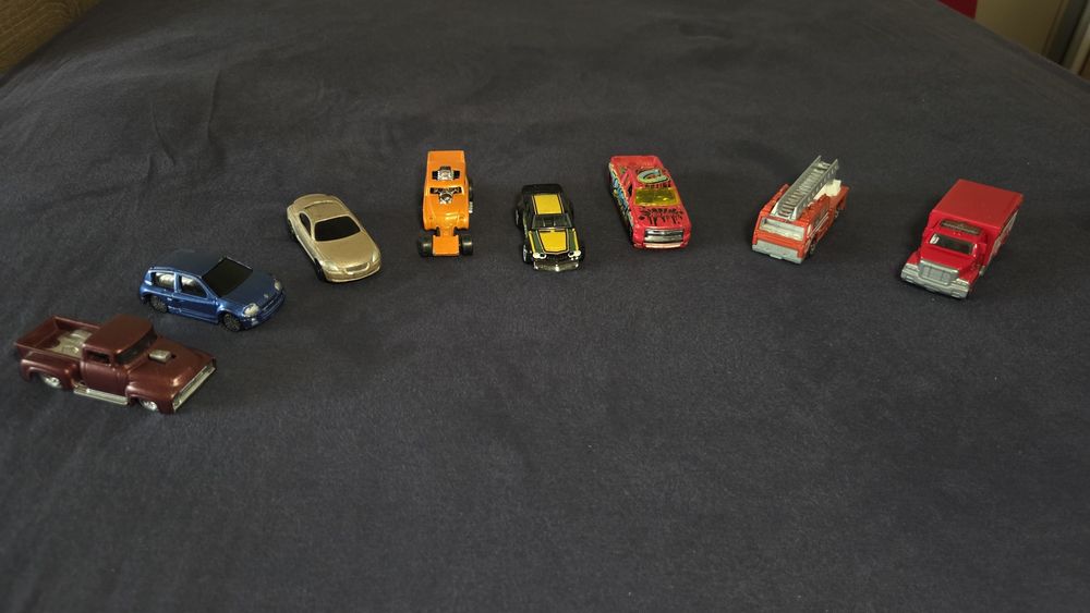 Продавам използвани колички Hotwheels, Matchbox, Maisto, Welly в различни мащаби