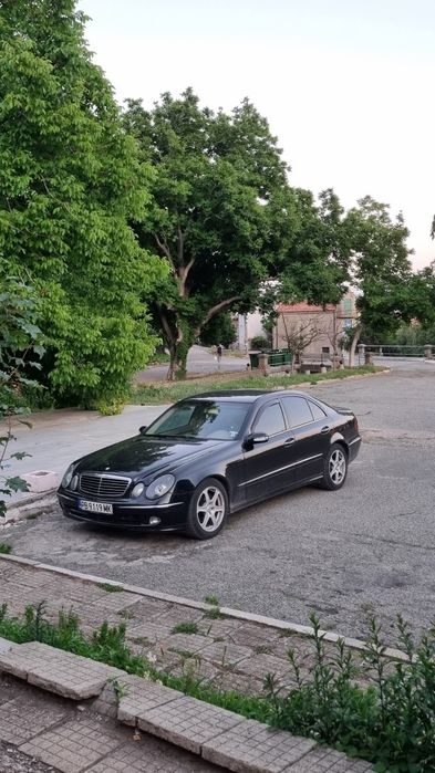 Mercedes benz E270 w211