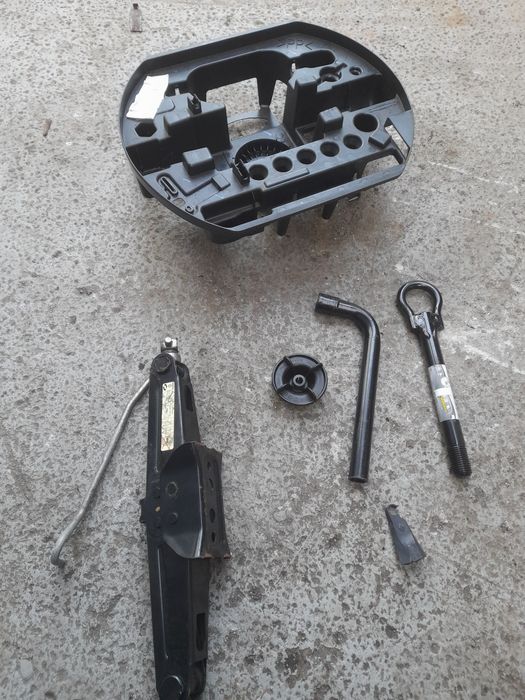 Suport Set Kit Pana Cric Chieie Roti Cui Tractare Renault Laguna III 3