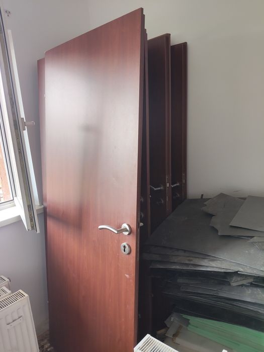 Vând uși diferite dimensiuni
