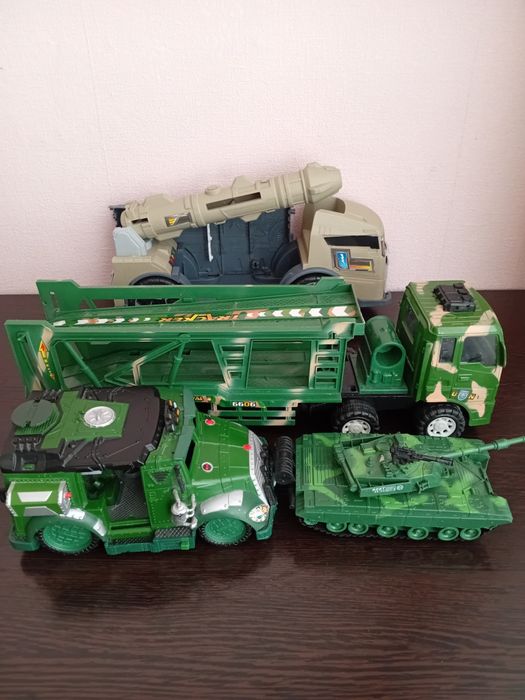 Продам детские машинки