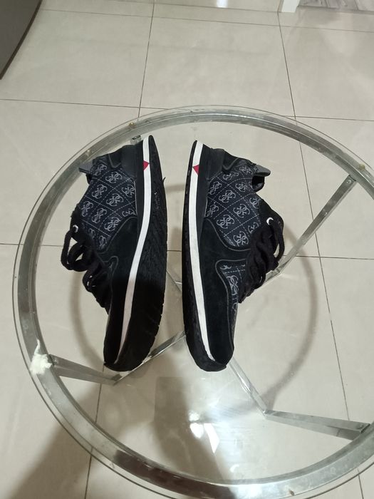 Adidași Guess negri