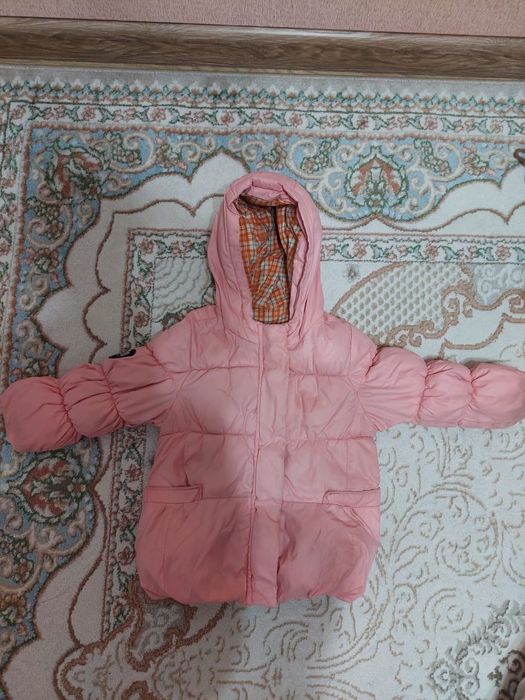 Продам куртку для девочки
