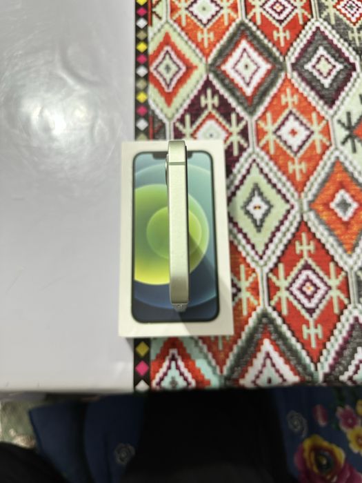 Продам айфон 12