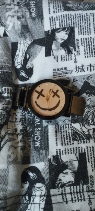 Часы Dead Smiley ходят