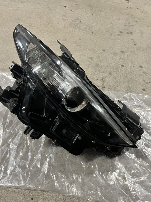 Far dreapta Mazda 3/2019 original pt piese sau verificare