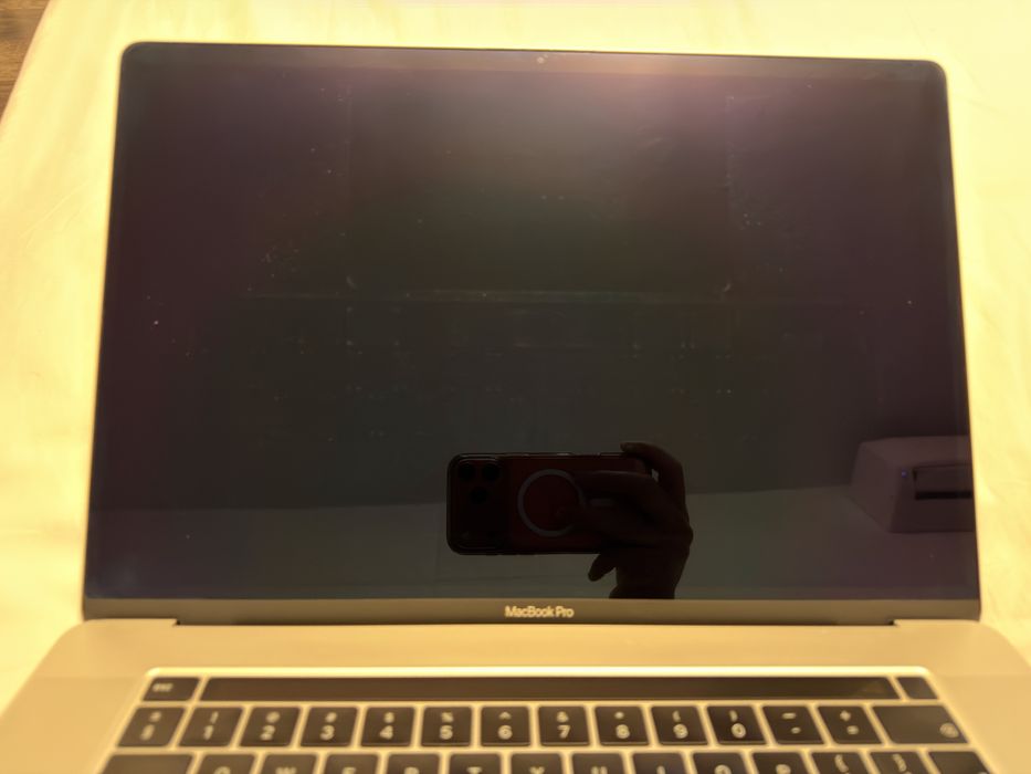 MacBook Pro 16" (2019) / Core i7 / 16GB RAM / почистван в сервиз