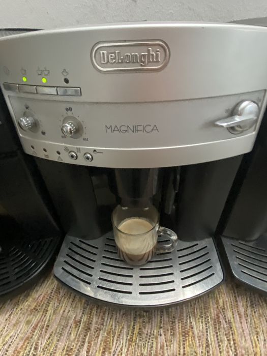 Expresor cafea boabe si macinata Delonghi magnifica