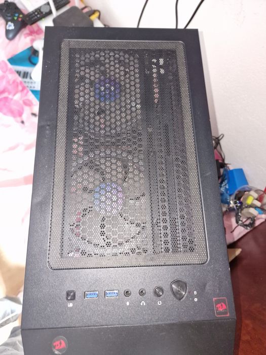 Vand carcasa MSI MAG force 110r negru cu ssd 1tb