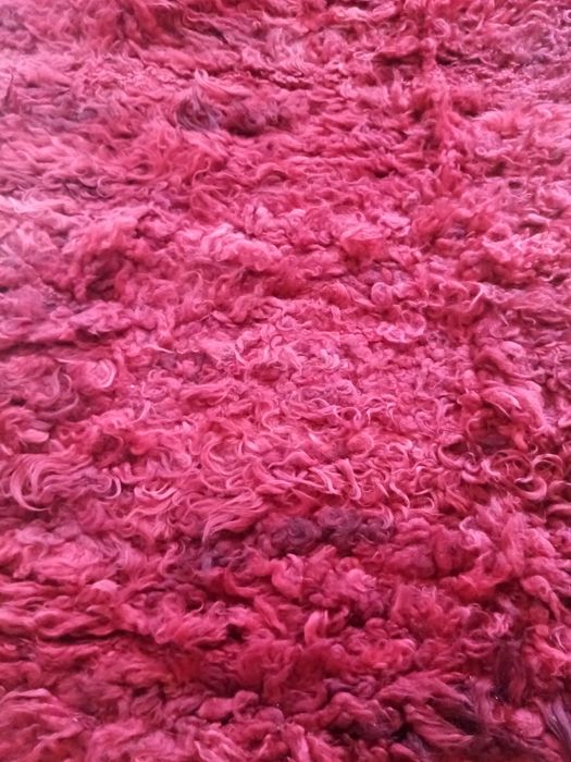 Вълнен губер и ръчно плетена покривка за легло.